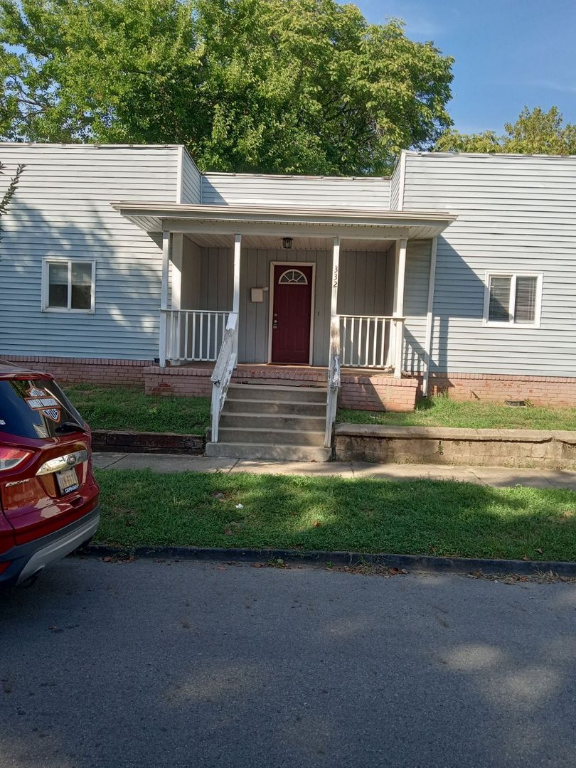 Columbus House: 332 E. 9th Avenue