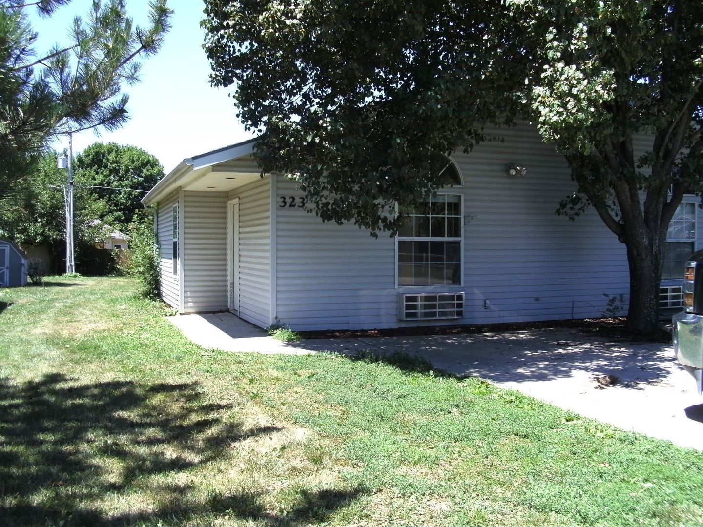 Baldwin City Apartment: 323 - 325 Washington Street