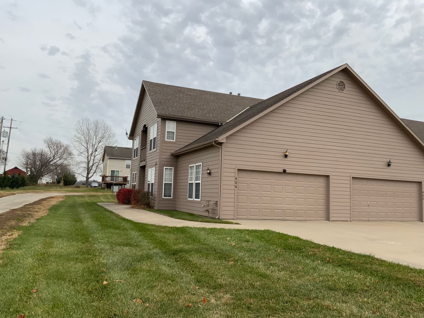 Baldwin City Apartment: 422 - 424 Eisenhower Street