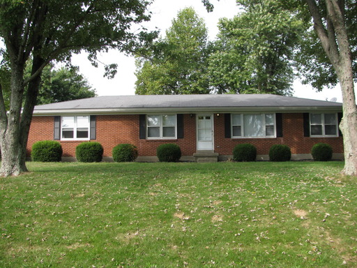 Private Setting Great Location Brick Home For Rent – photo 1