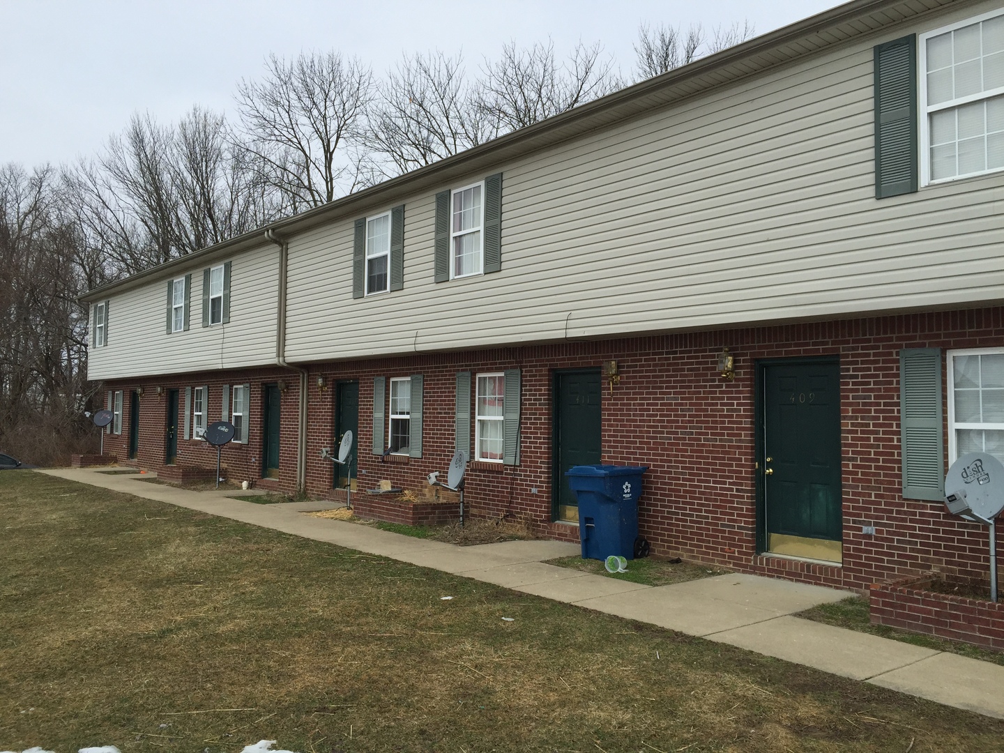 Shelbyville Apartment: 413 Midland Boulevard
