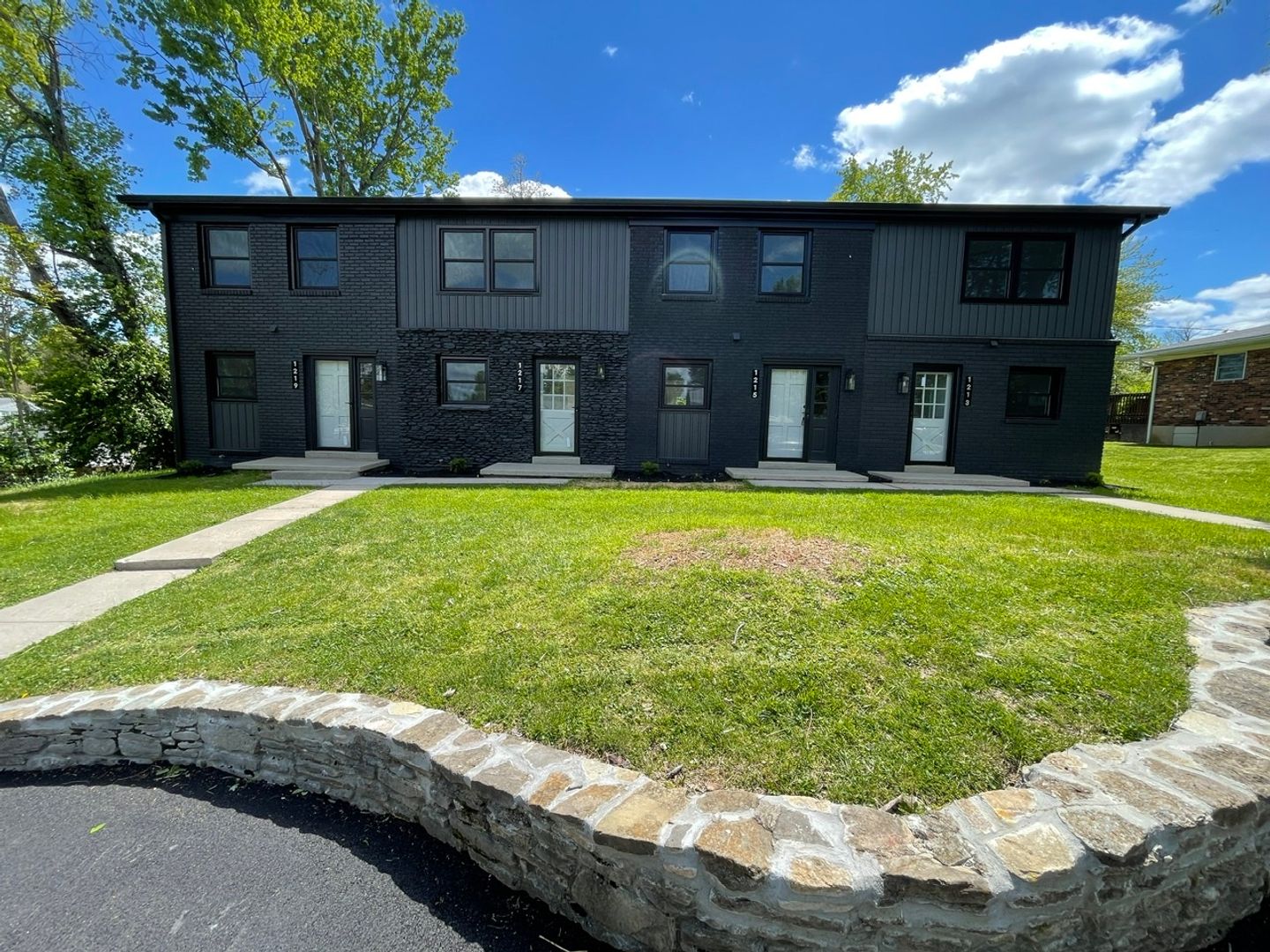 Shelbyville Apartment: 1217 Mary Ross Avenue