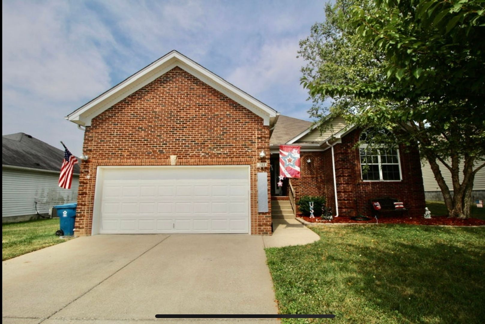 Shelbyville House: 281 Bridlewood Avenue