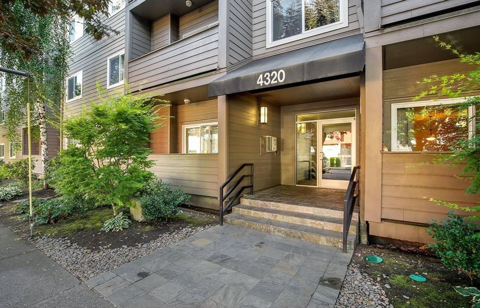 Portland House: 4320 SW Corbett Ave #113