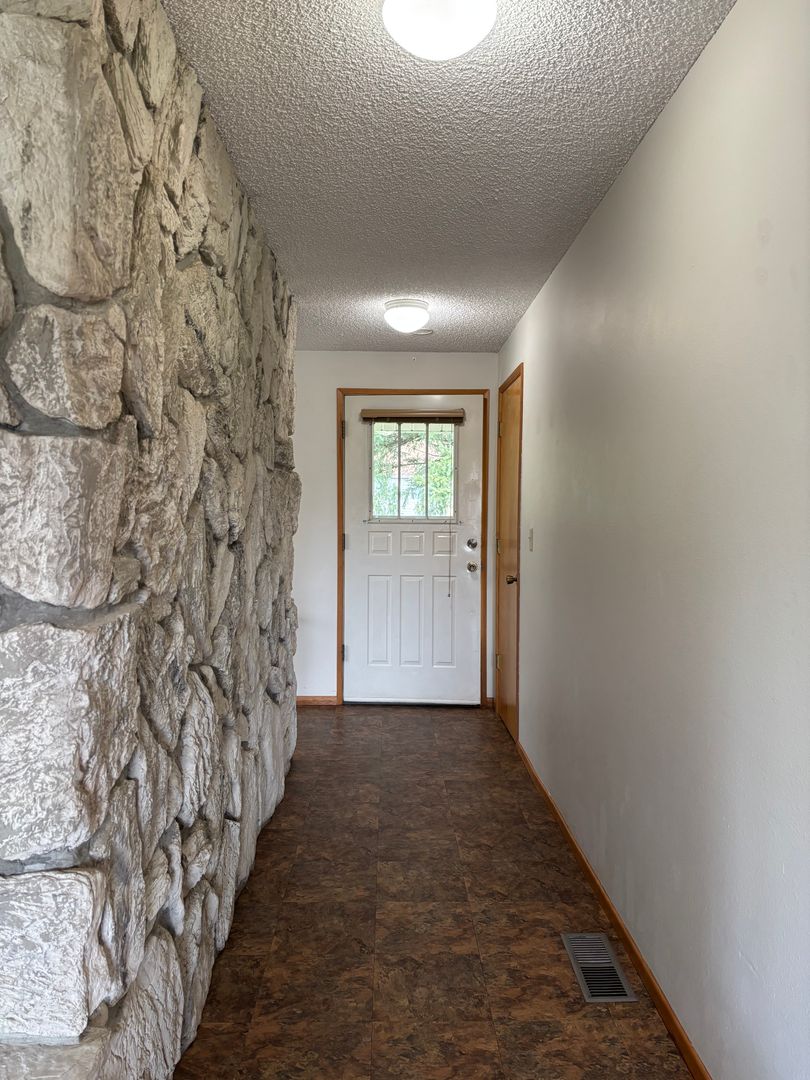 Newberg House: 29100 Benjamin Rd