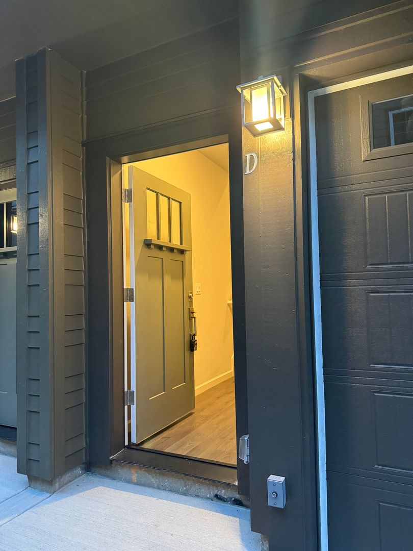 Happy Valley Townhome: 12019 SE High Creek Rd #D