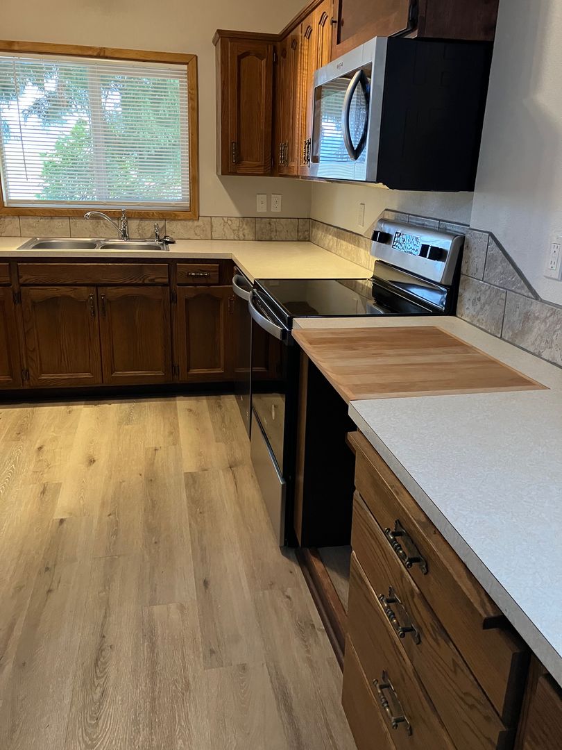 Newberg House: 1909 N. Springbrook Rd.