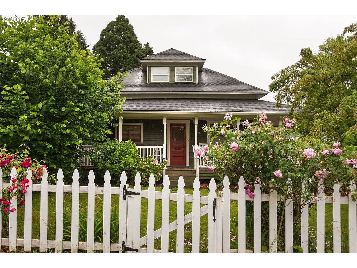 Newberg House: 606 Hulet Ave