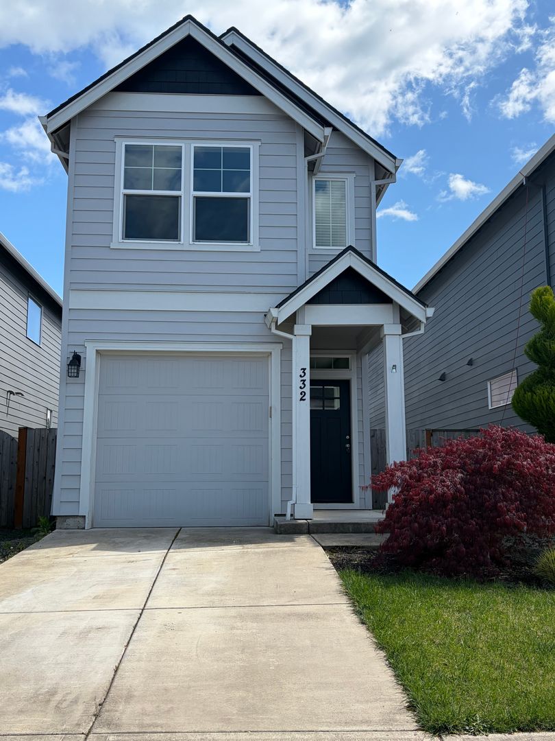 Newberg House: 332 E Wayno Way