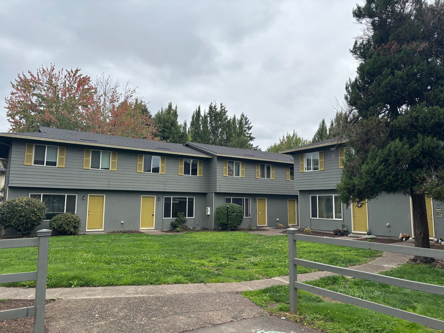 Newberg Apartment: 1558 E. 3rd St.