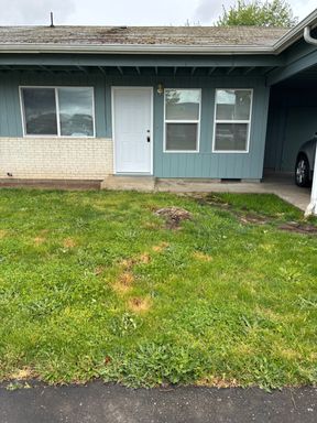 Remodeled 3 bedroom Duplex in Newberg – photo 1