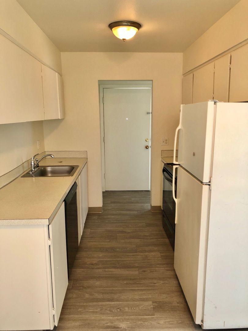 Newberg Apartment: 1418 E. Second St.