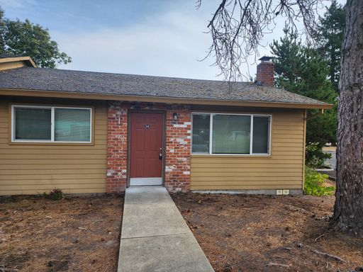 Single level Apartment in Newberg