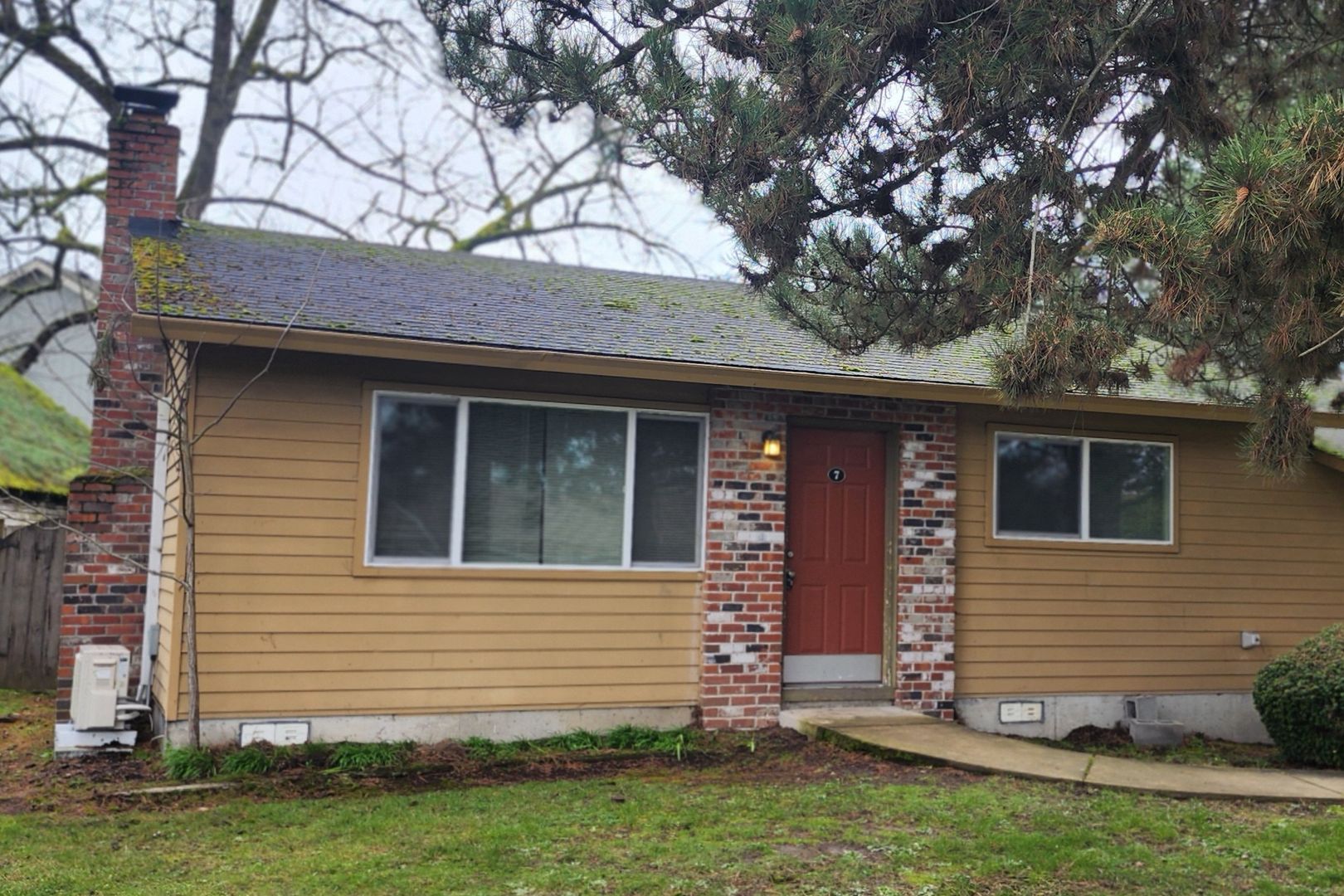 Newberg Apartment: 1005 S. Wynooski St.