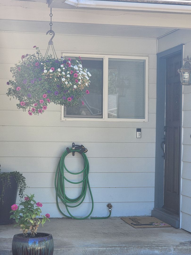 Newberg House: 3512 E Vittoria Way