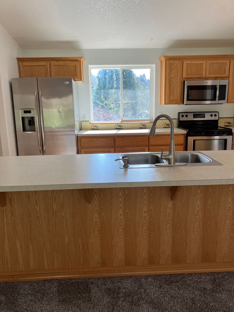 Newberg House: 24095 NE Dayton Ave