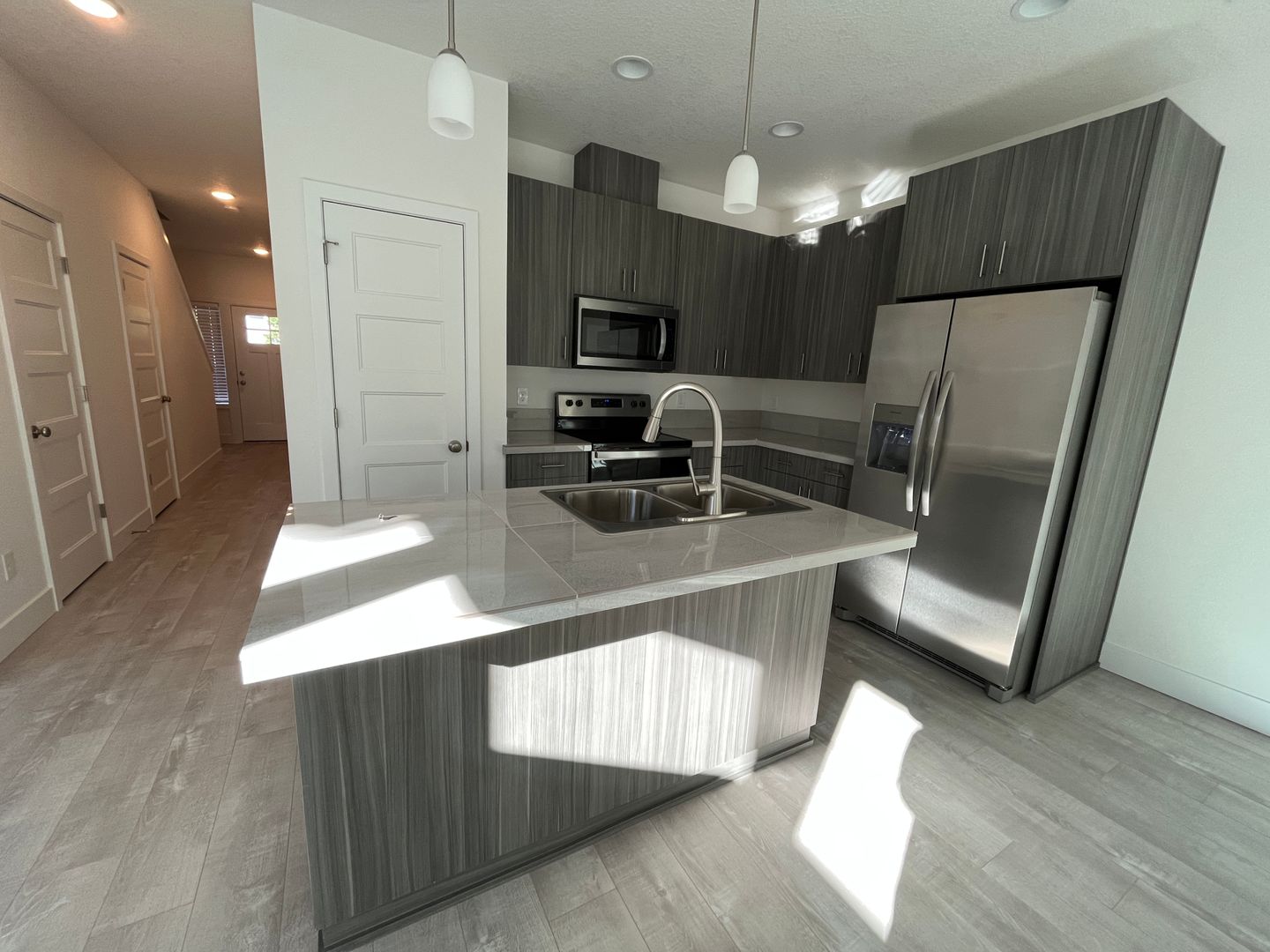 Newberg Apartment: 1546 E. 3rd St