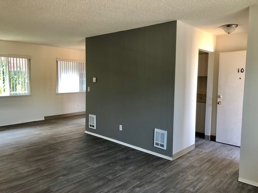 REDUCED RENT $500.00 OFF 1ST FULL MONTH'S RENT WITH A 12 MONTH LEASE 2 Bedroom Apartment in a Small Complex Located in Newberg