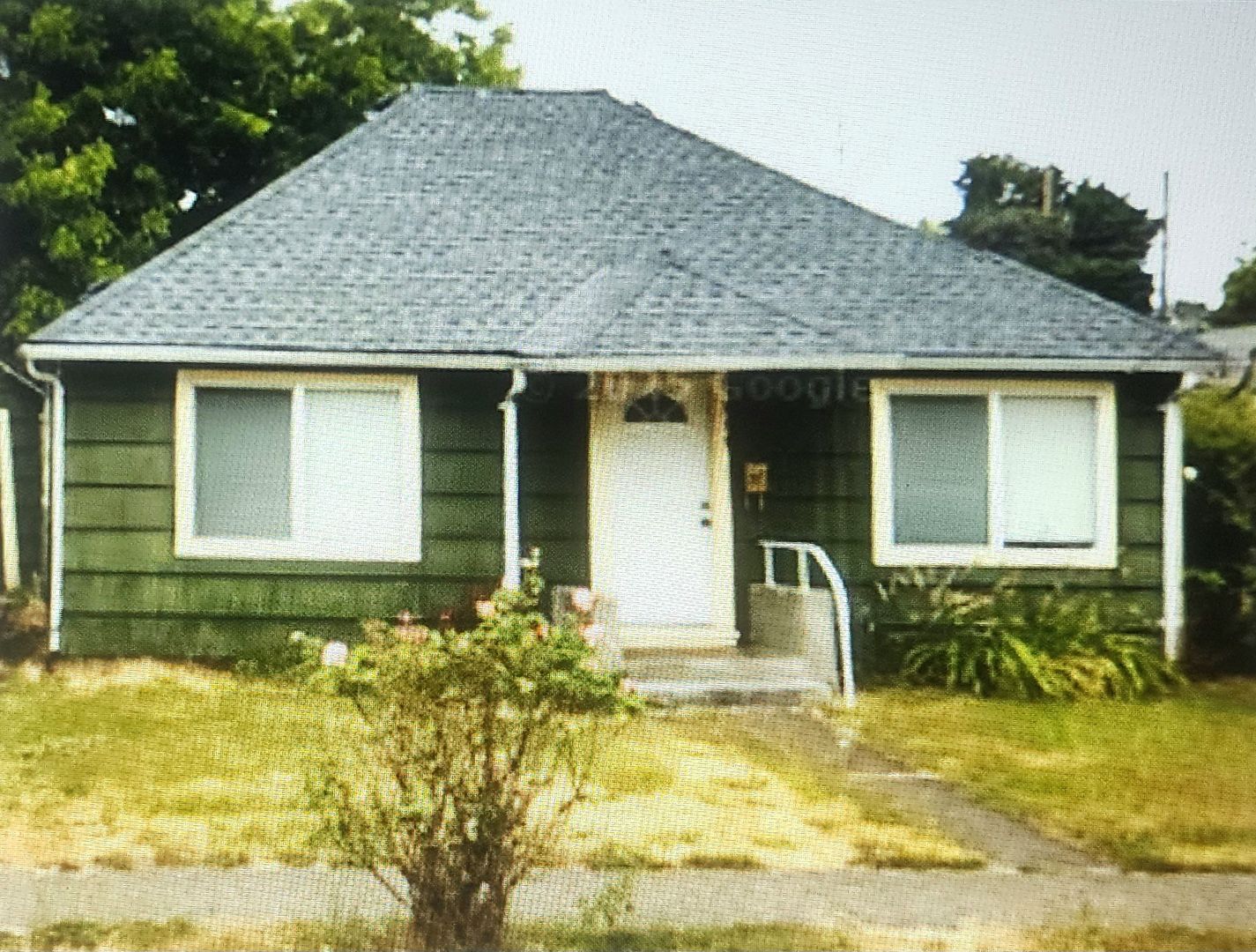 Newberg House: 313 S Blaine St