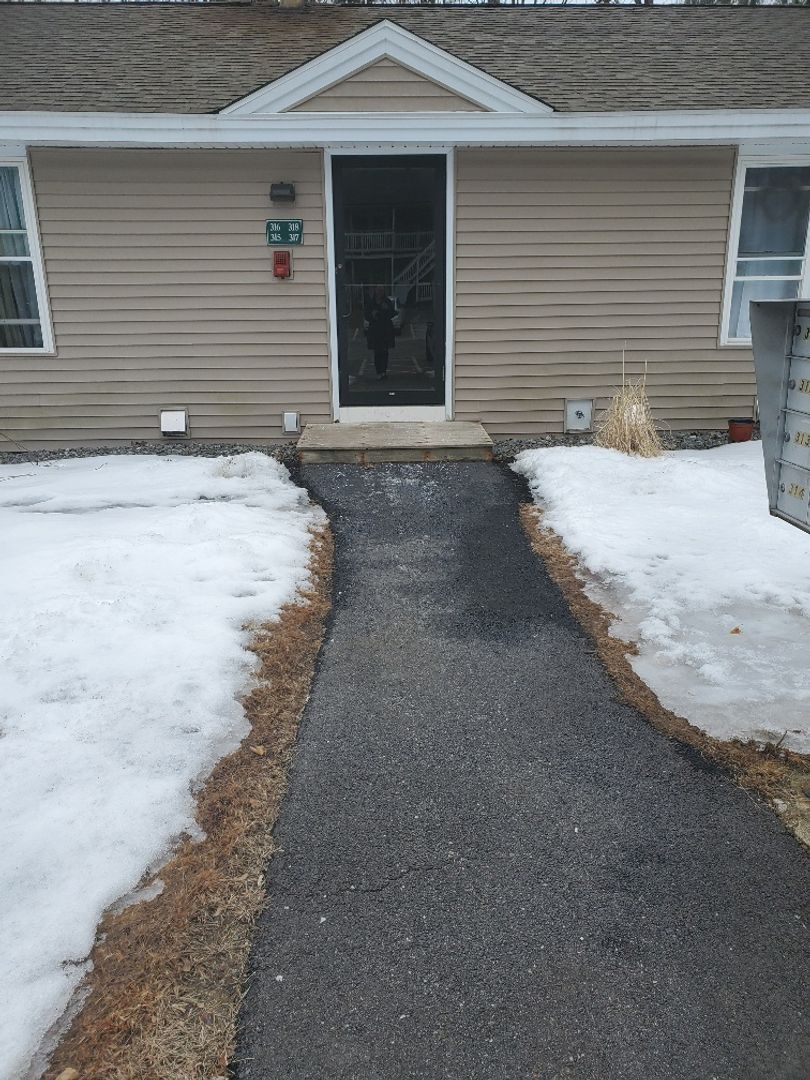 Newmarket Apartment: 10A Maple Street