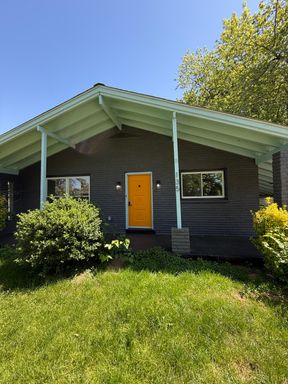 135 Grandview Ave- Ultimate Retro Luxury on Grandview Avenue Body – photo 1