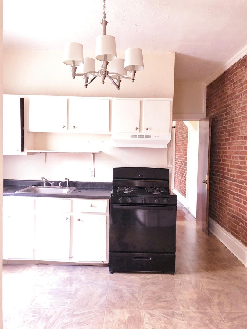 Lancaster Apartment: 654 St. Joseph Street