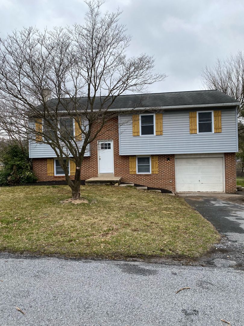 Denver House: 11 Martin Circle