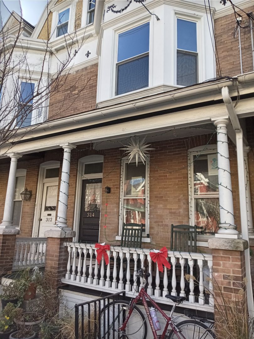 Lancaster Apartment: 314 West Lemon Street