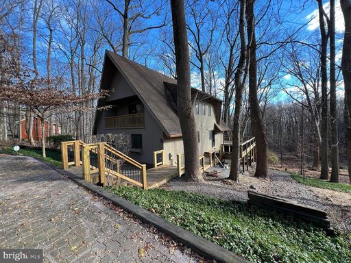 Beautiful 3bd 3bth contemporary A-framed home in the prestigious Eagle's Nest community.