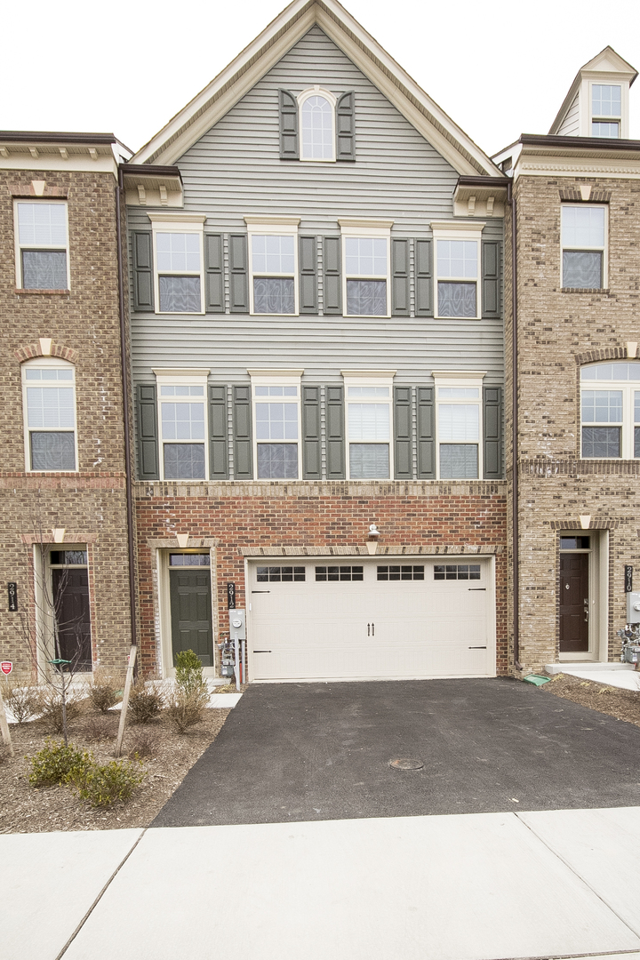 Hanover House: 2912 Middleham Court