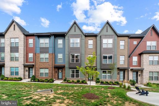 Welcome to this exceptional 3bd 2/2bth home in the Watershed community in Laurel – photo 1
