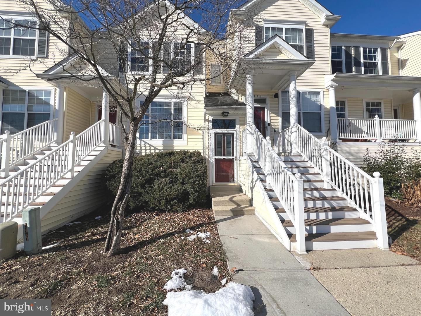 Crofton House: 1439 Nestlewood Court