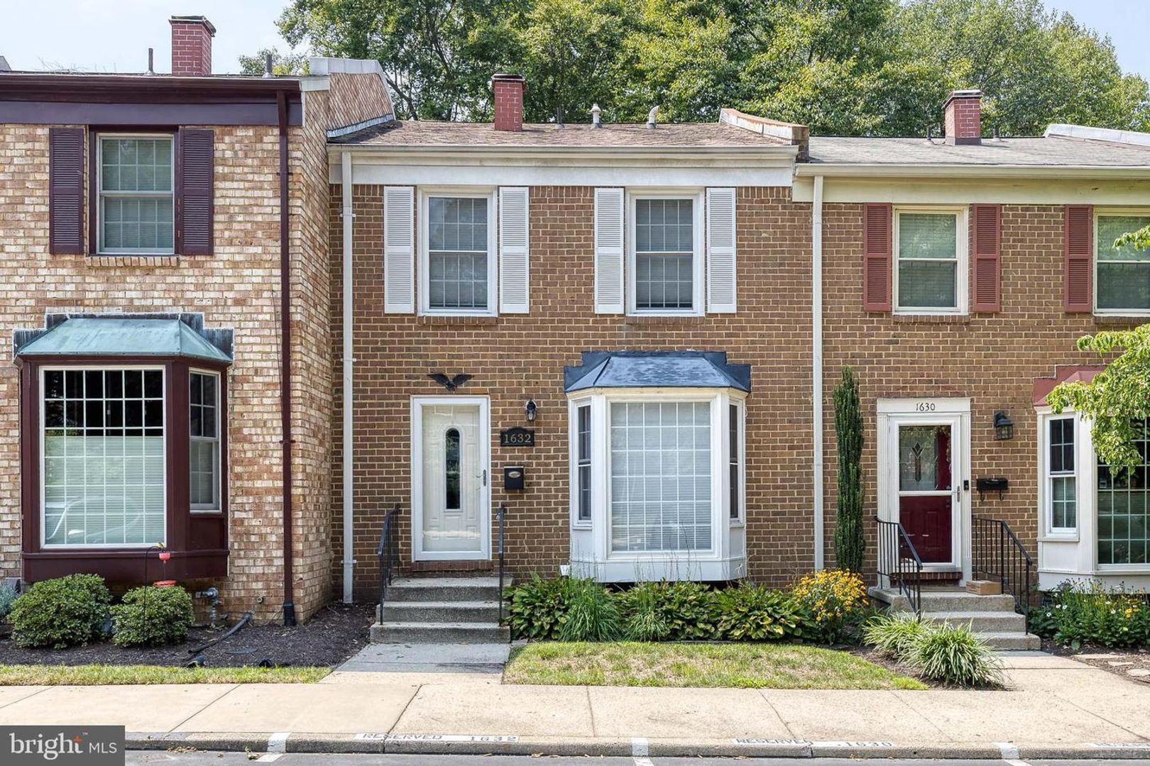 Crofton House: 1632 Angus Court