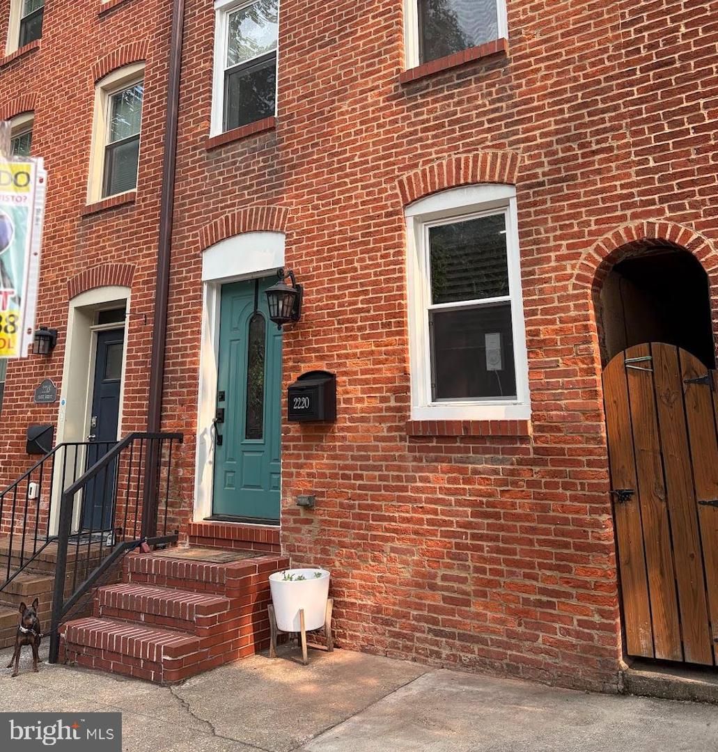 Baltimore House: 2220 Fleet Street