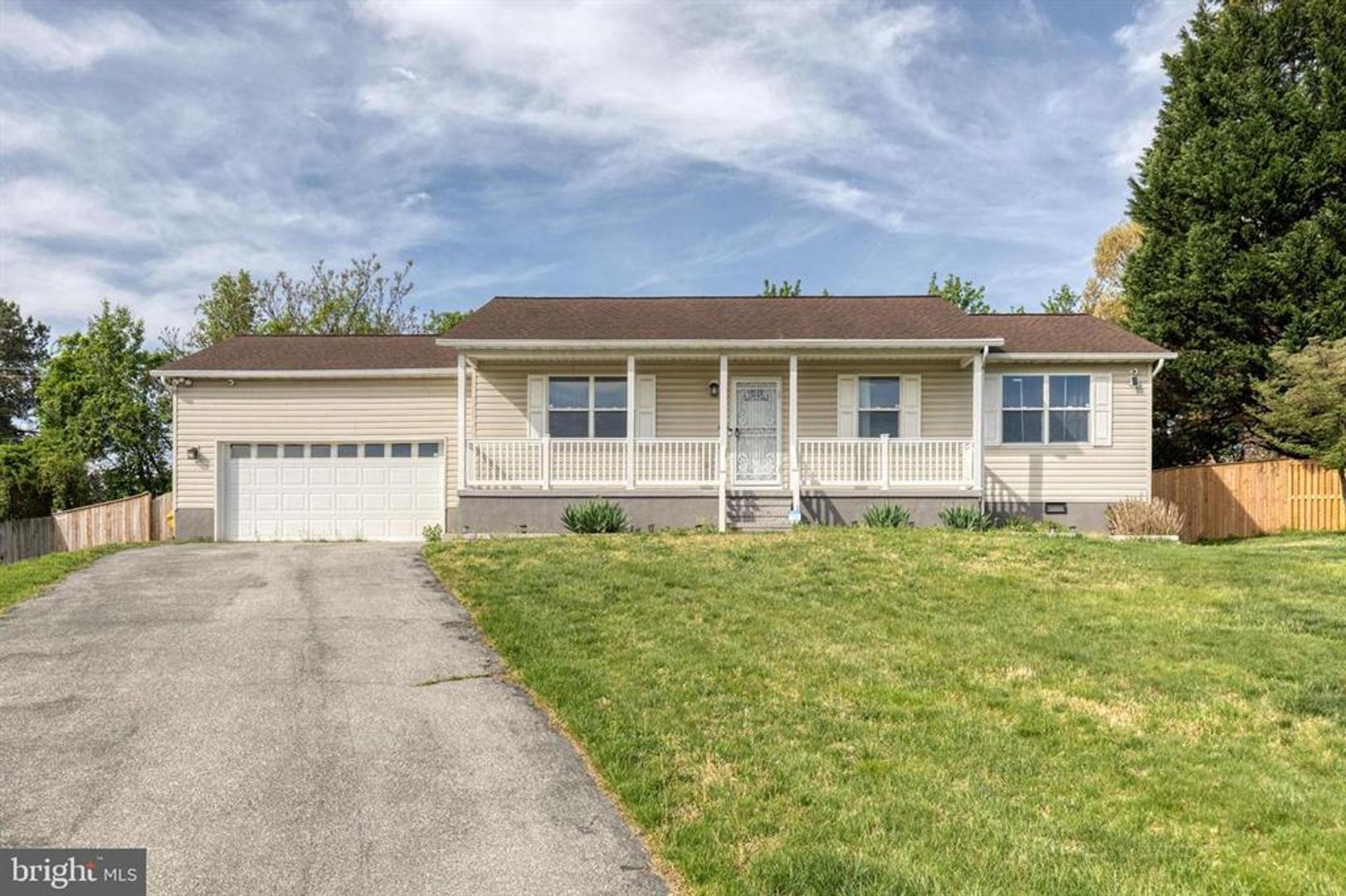Severn House: 1577 Loring Court