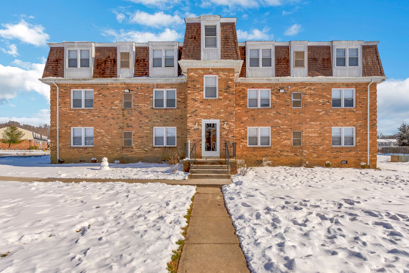 La Plata Apartment: 301 Dorchester Ave