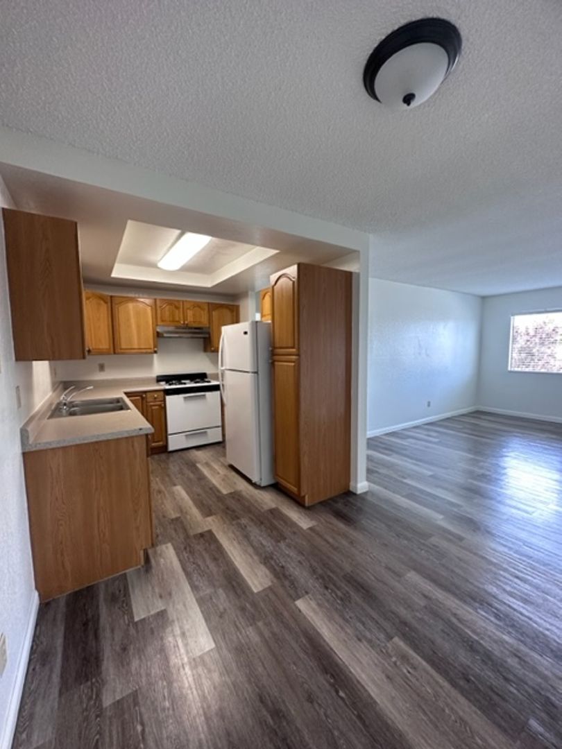Lompoc Apartment: 960 West Chestnut Ave