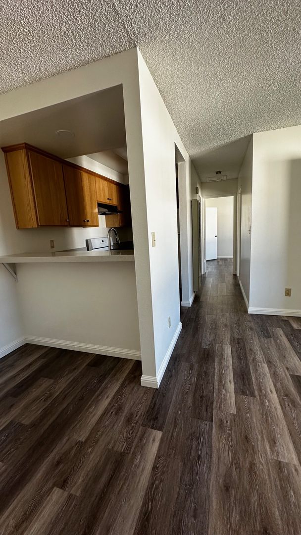 Lompoc Apartment: 960 West Chestnut Ave