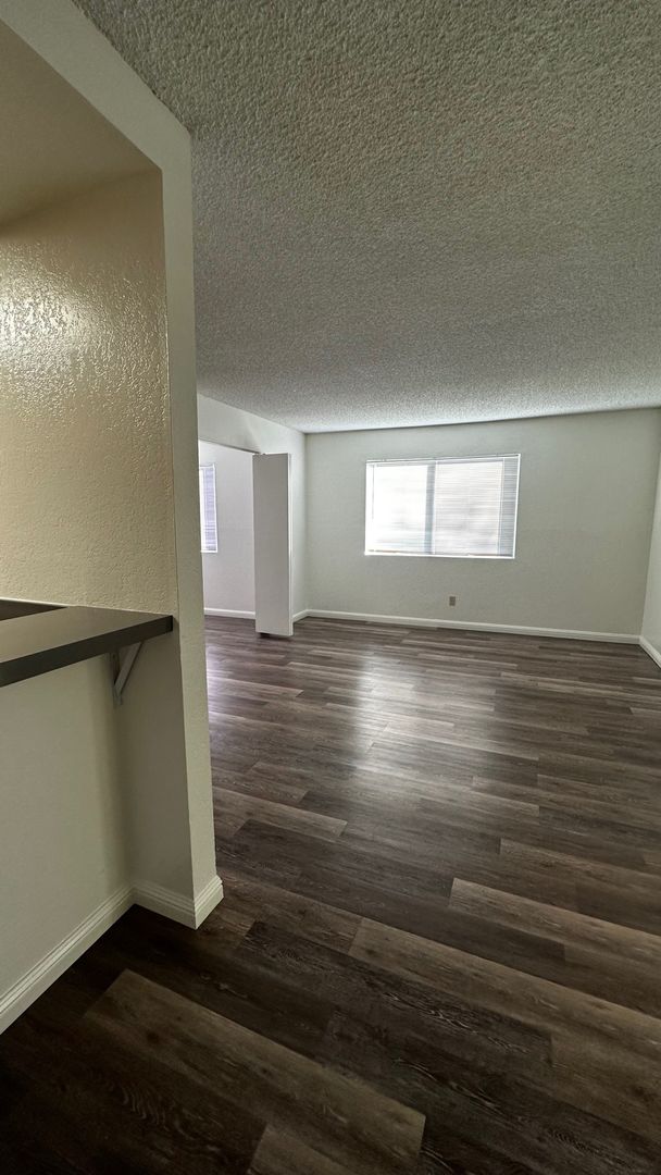 Lompoc Apartment: 960 West Chestnut Ave