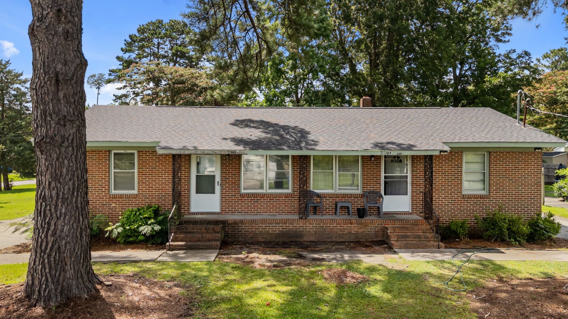 Elm City Apartment: 208 Anderson Street