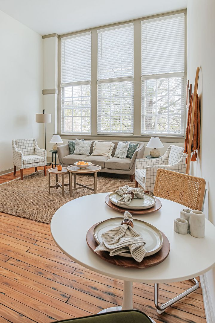 Wilson Apartment: 211 Kenan Street West