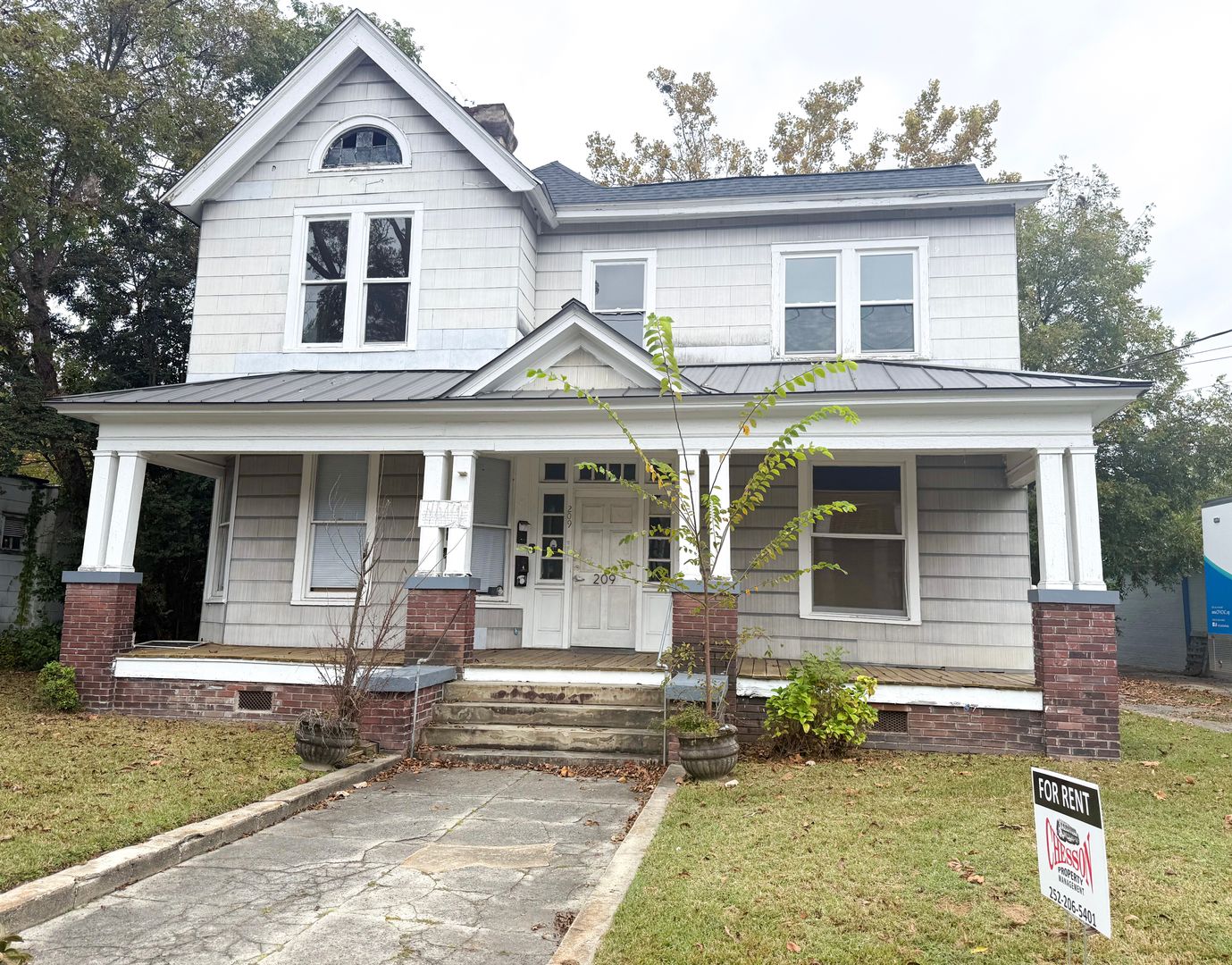 Wilson Apartment: 209 Vance Street E