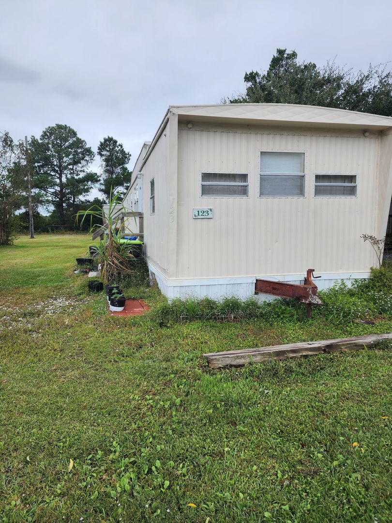 Holly Ridge Apartment: 123 Holly St.