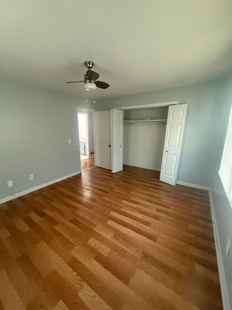 Columbia Apartment: 2218 Apple Valley Road