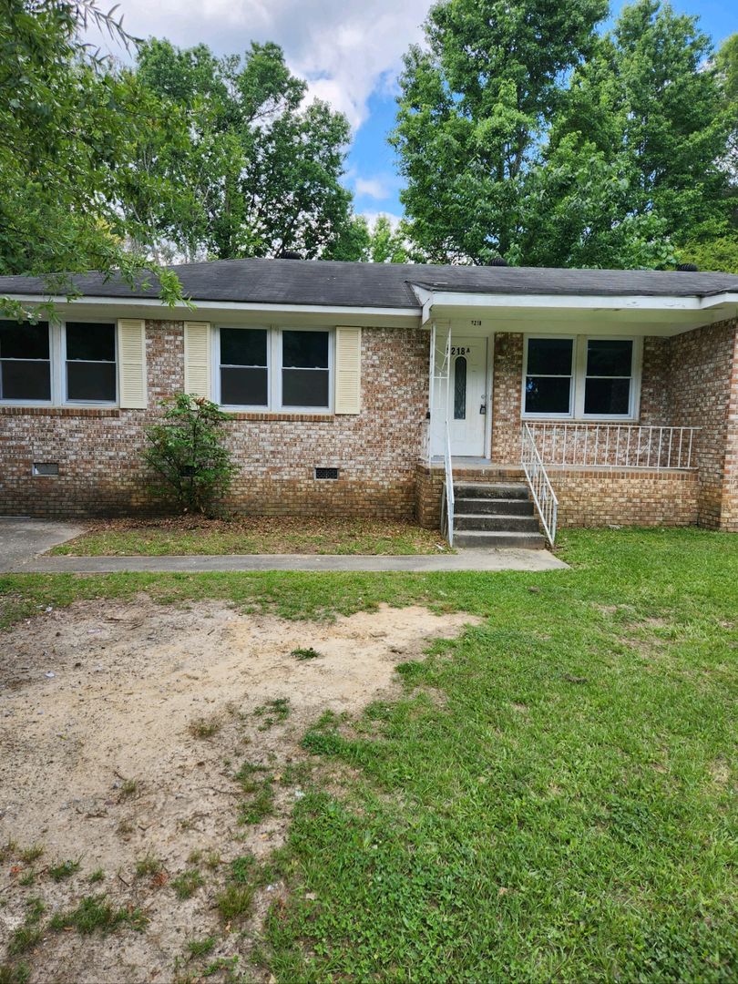 Columbia Apartment: 2218 Apple Valley Road