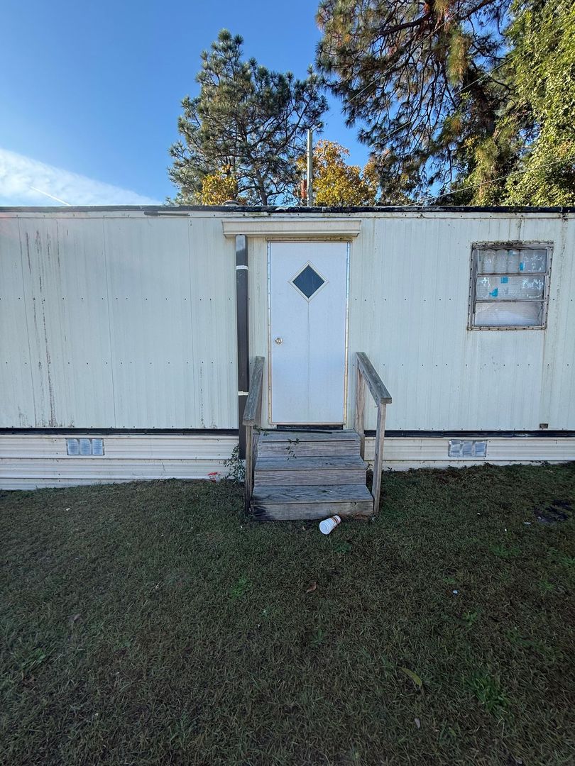 West Columbia House: 202 Idlewood drive