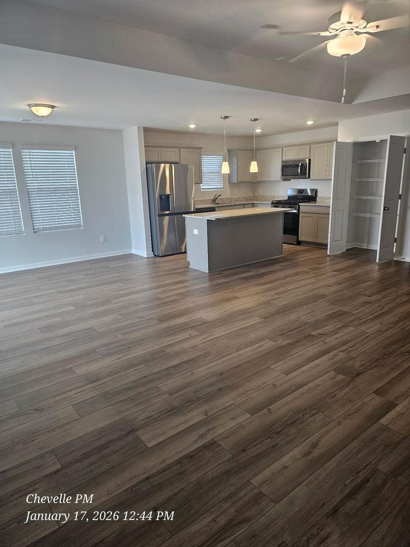 Lexington House: 949 Warby Drive