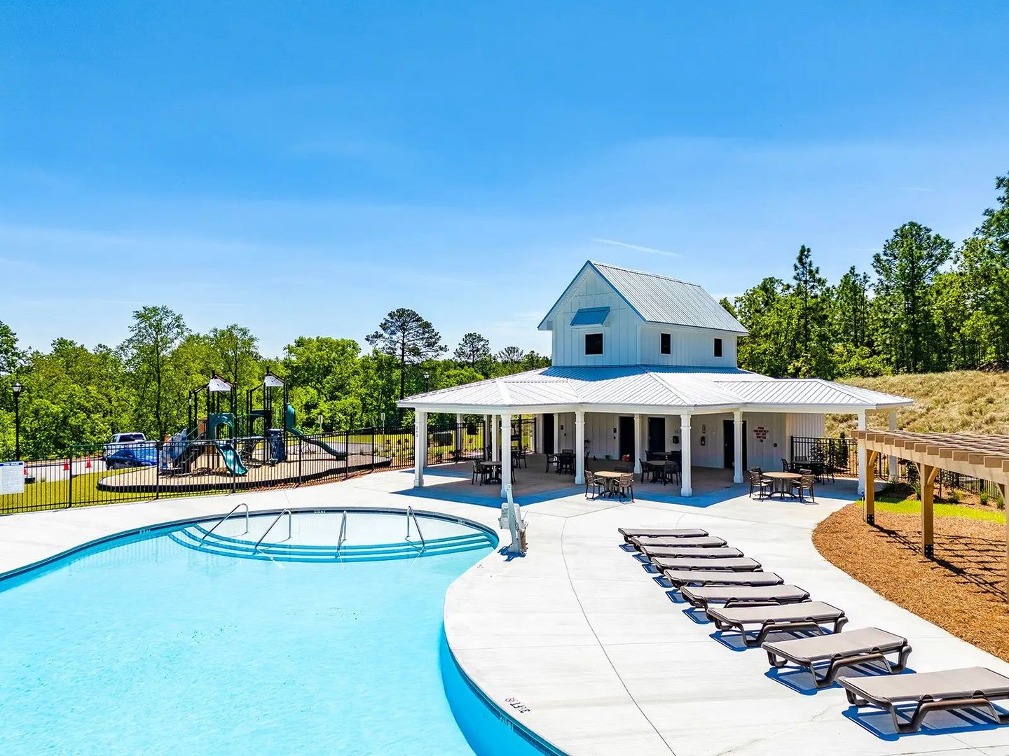 Lexington House: 949 Warby Drive