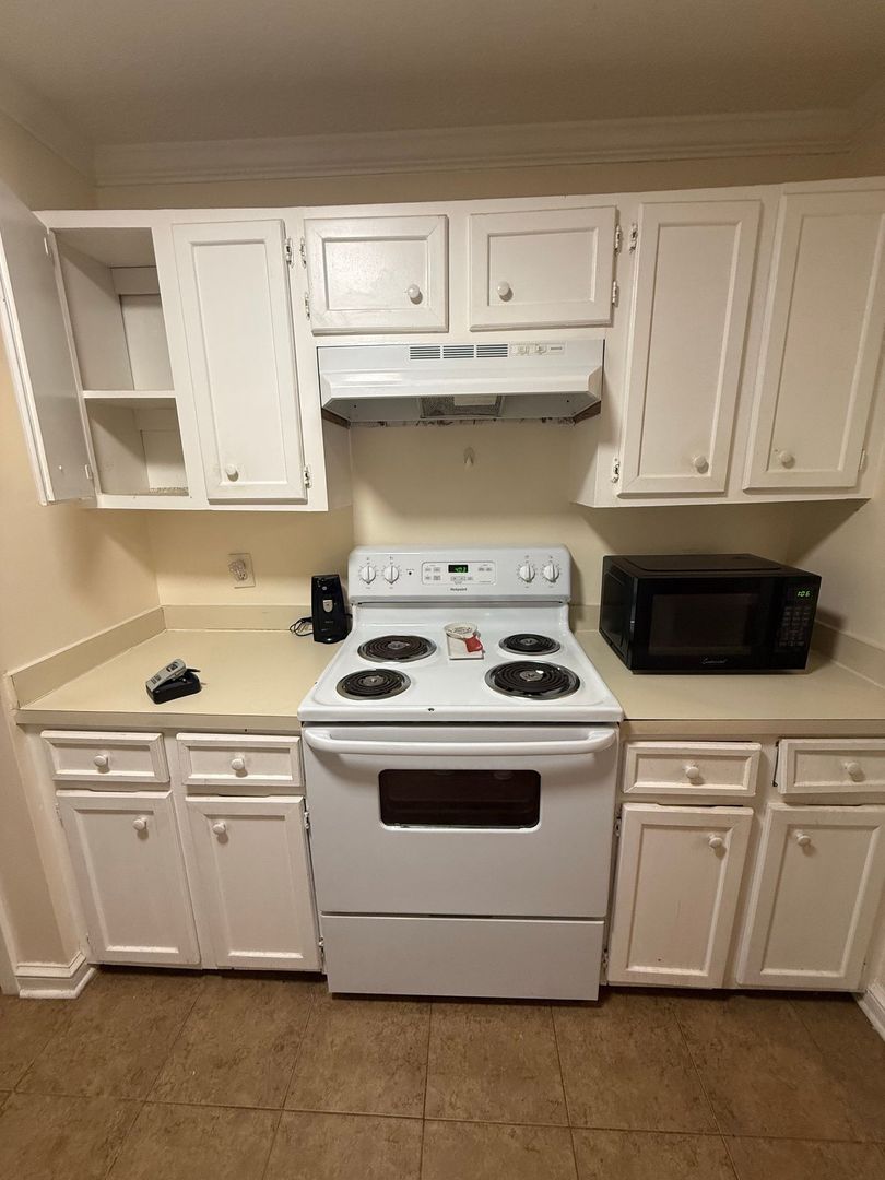 Columbia Apartment: Village Creek Drive