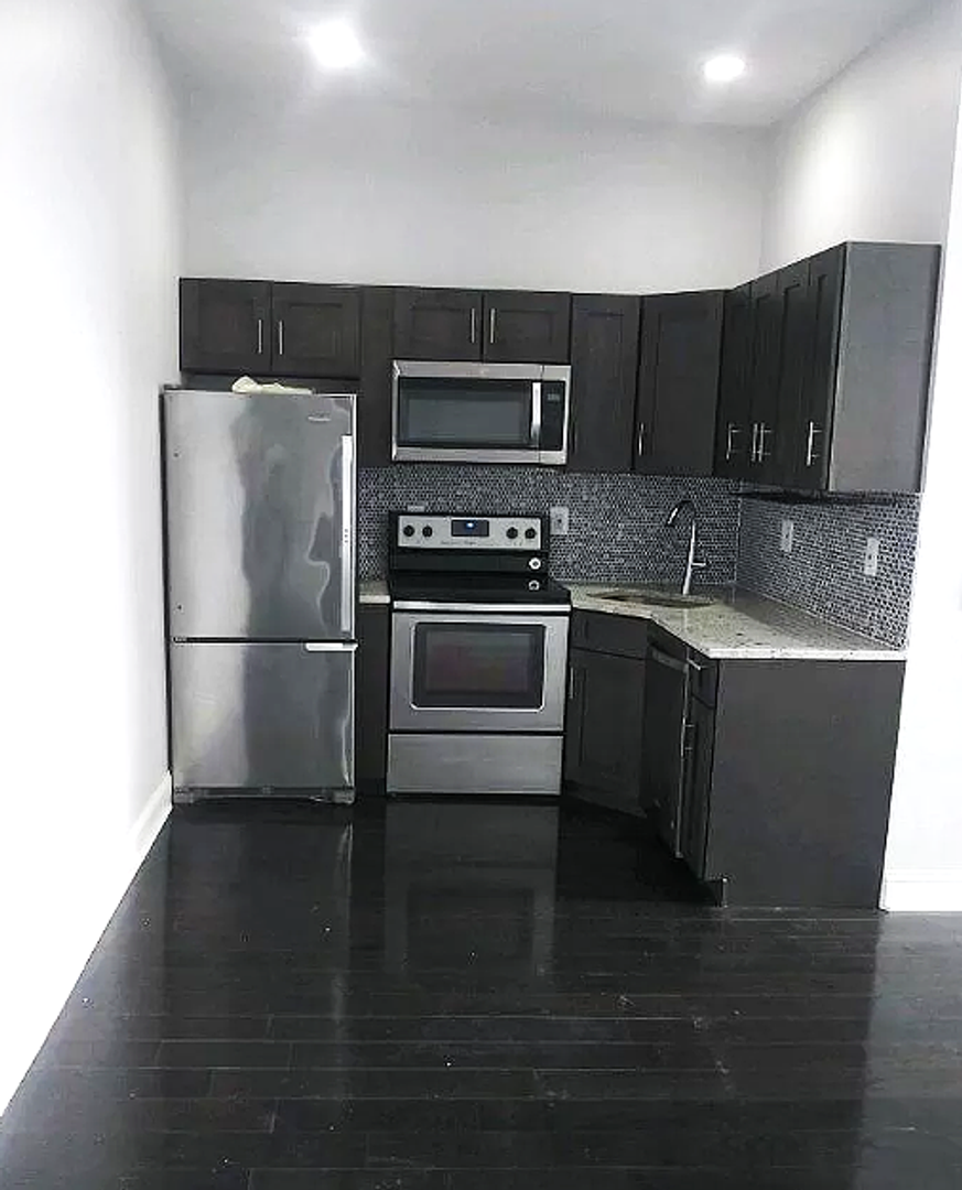 Philadelphia Apartment: 1416-1424 W Girard Ave